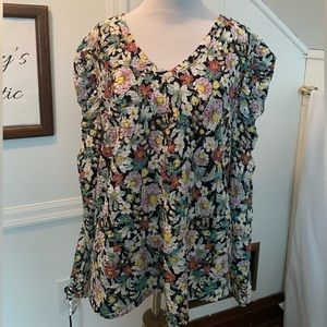 ❤️ Fun floral Loft top